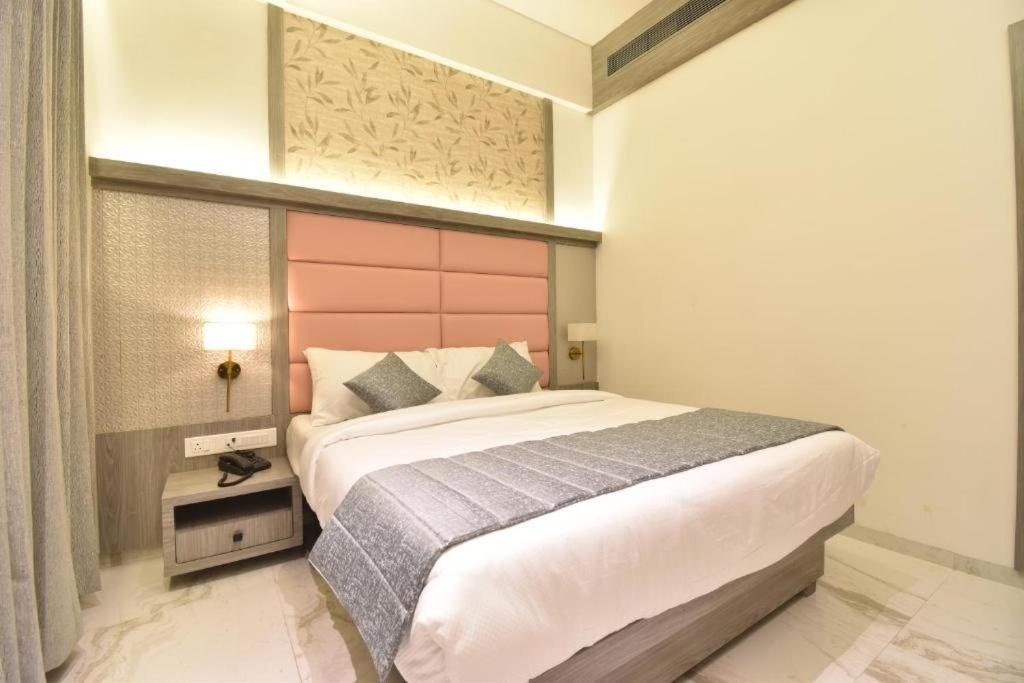Glitz Hotels La Dahlia - Premium Thane Zewnętrze zdjęcie